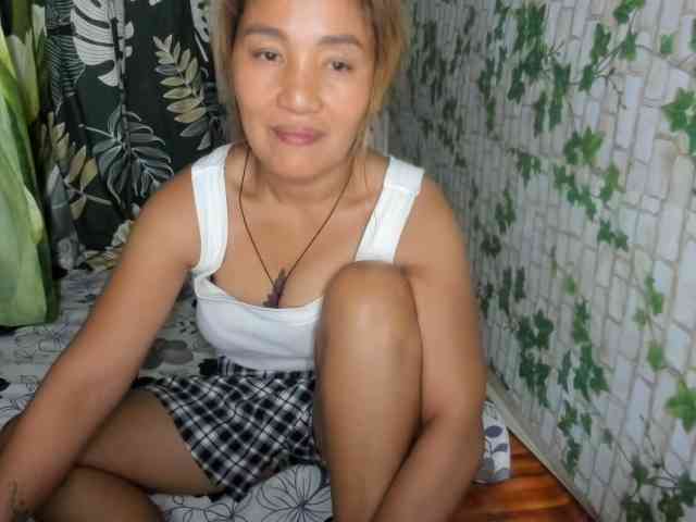 Sweettrouble42 webcam