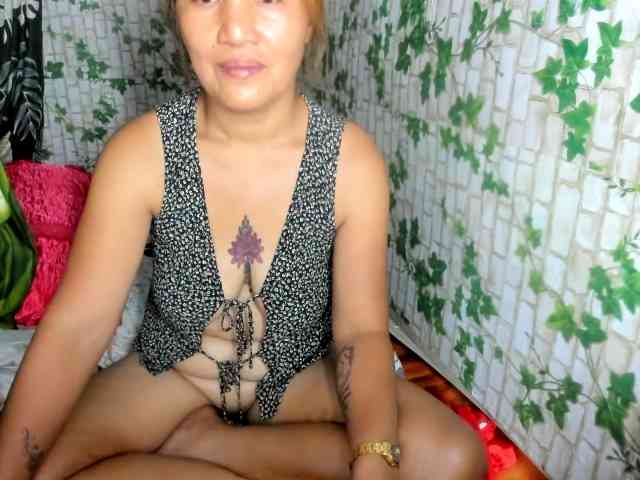 Sweettrouble42 webcam