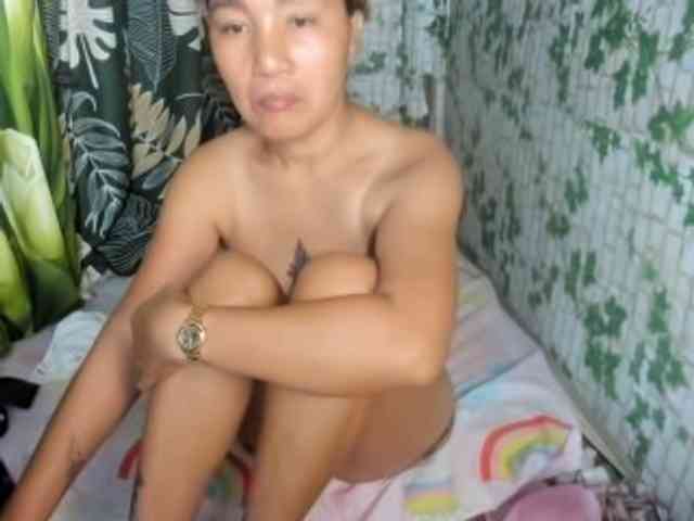 Sweettrouble42 webcam