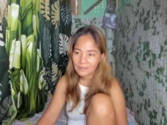 Sweettrouble42 webcam