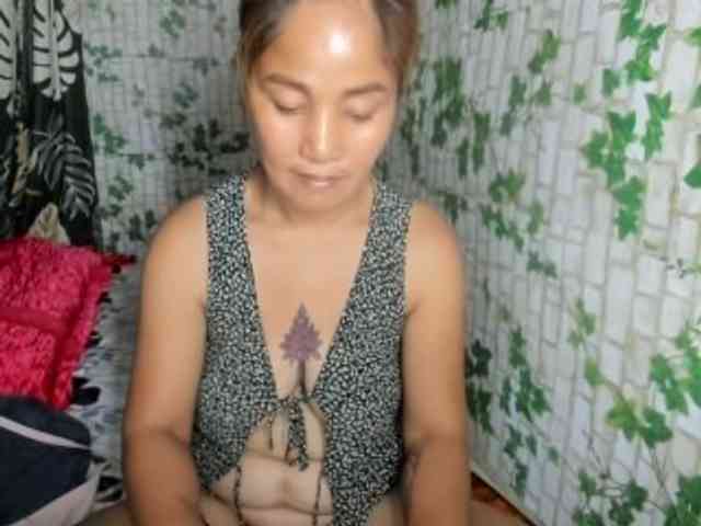 Sweettrouble42 webcam