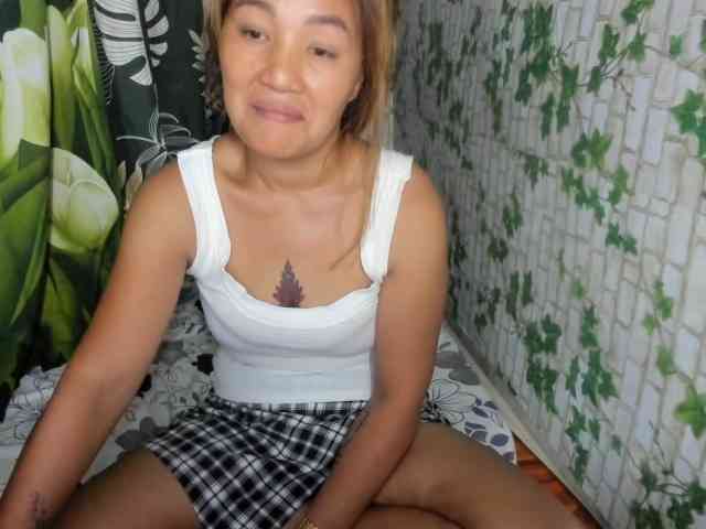 Sweettrouble42 webcam