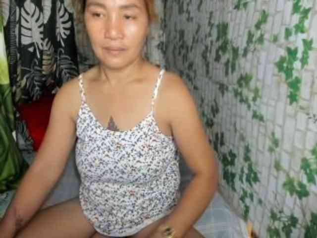 Sweettrouble42 webcam