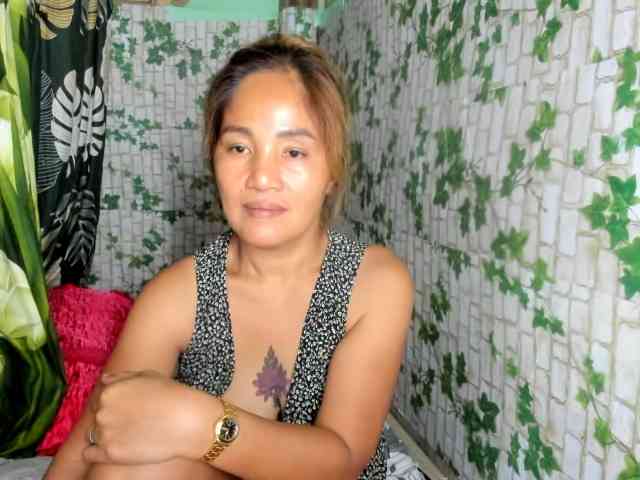 Sweettrouble42 webcam