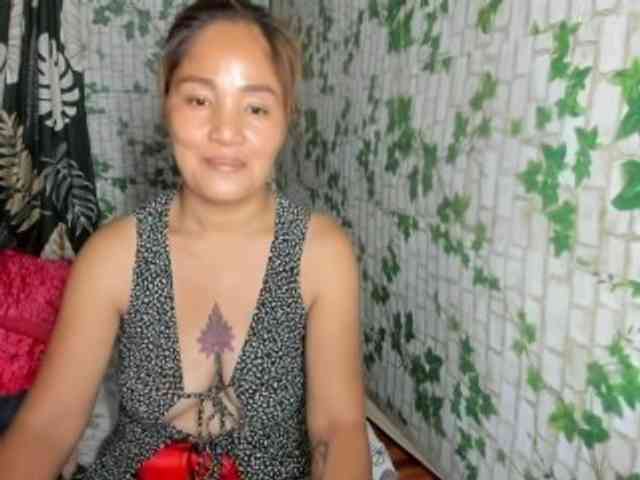 Sweettrouble42 webcam