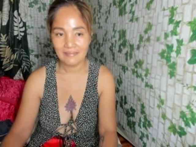 Sweettrouble42 webcam