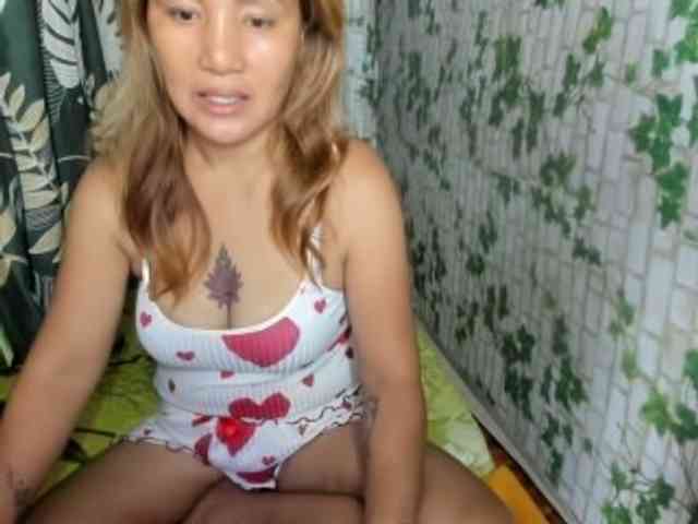 Sweettrouble42 webcam