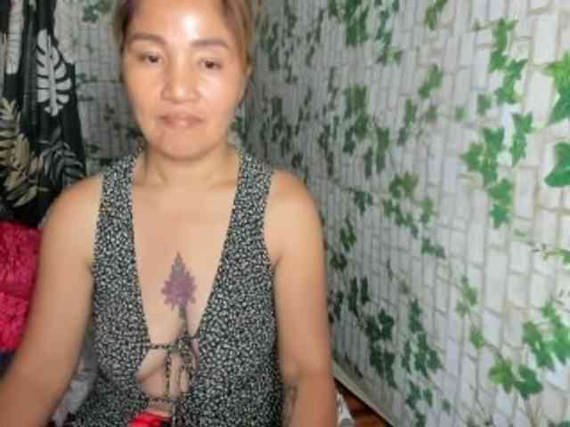 Sweettrouble42 webcam