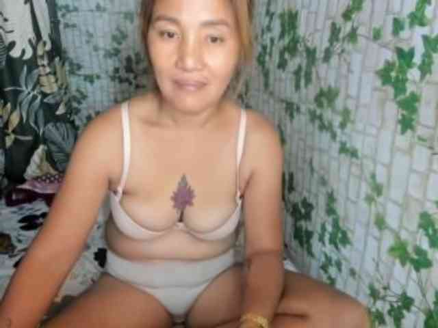 Sweettrouble42 webcam