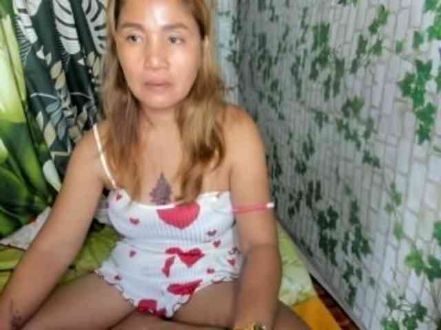 Sweettrouble42 webcam