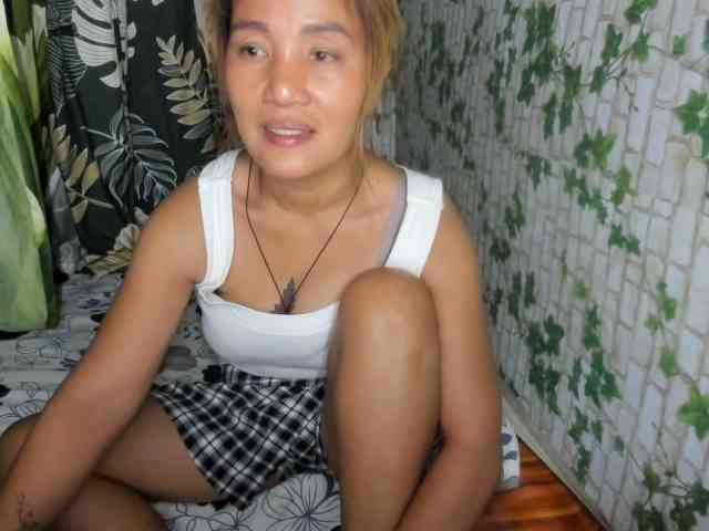 Sweettrouble42 webcam