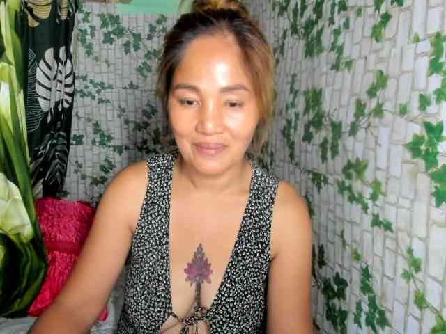 Sweettrouble42 webcam