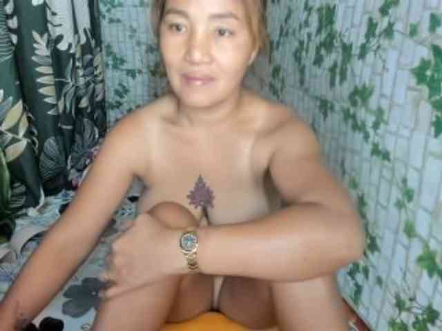 Sweettrouble42 webcam