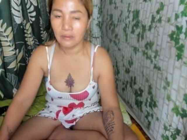 Sweettrouble42 webcam