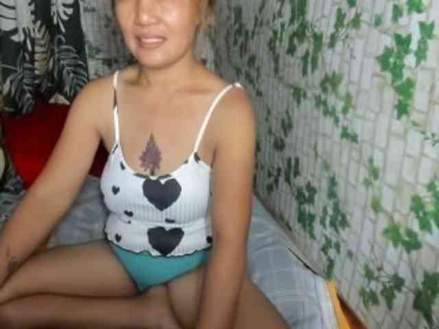 Sweettrouble42 webcam