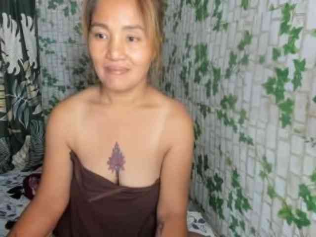 Sweettrouble42 webcam