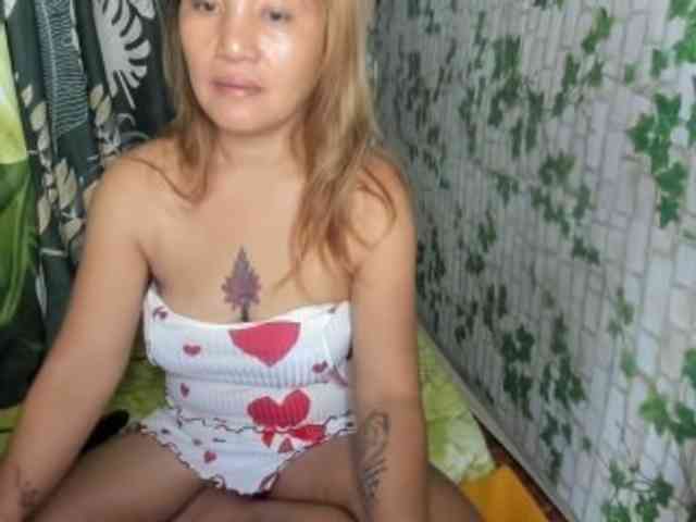 Sweettrouble42 webcam