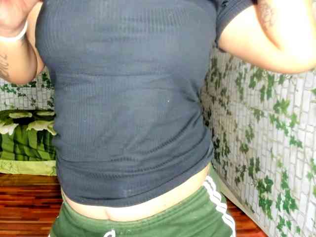 Sweettrouble42 webcam