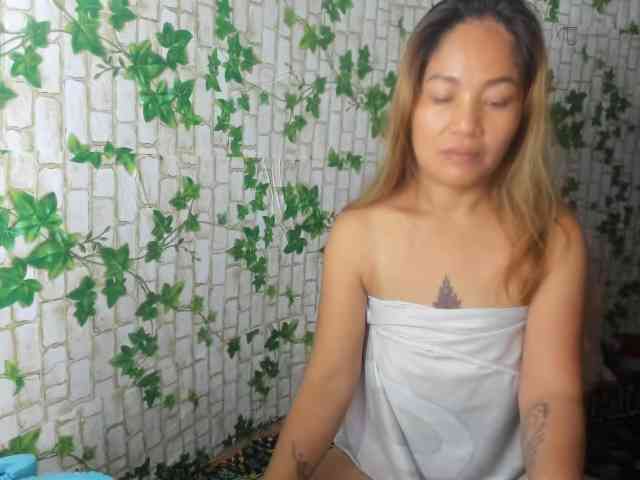 Sweettrouble42 webcam