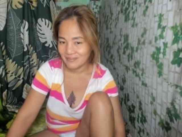 Sweettrouble42 webcam