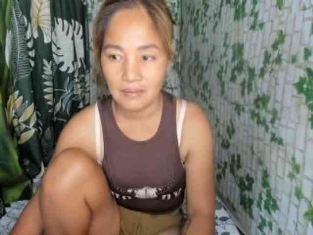 Sweettrouble42 webcam