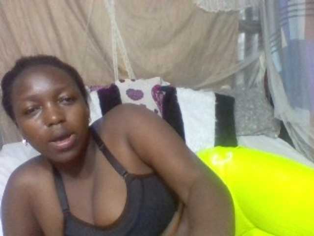 Sexxyladies's BongaCams show and profile