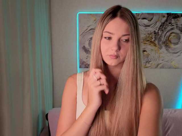 le modèle AngelinkaKitty est en webcam porno dans un show sur le site bongacams, il possède les tags suivants: White/Caucasian,Blonde,Shaved