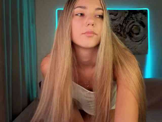 ange-linka Live Webcam on BongaCams