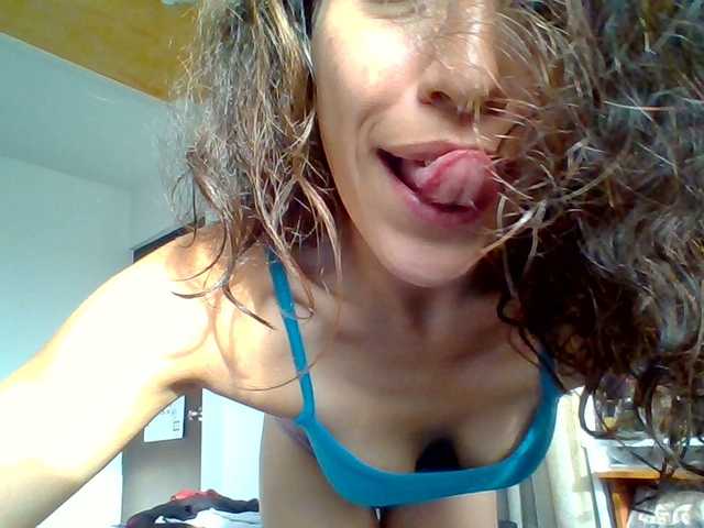 TaniaMarqueza's BongaCams show and profile