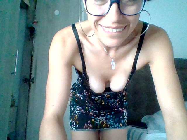 TaniaMarqueza's BongaCams show and profile