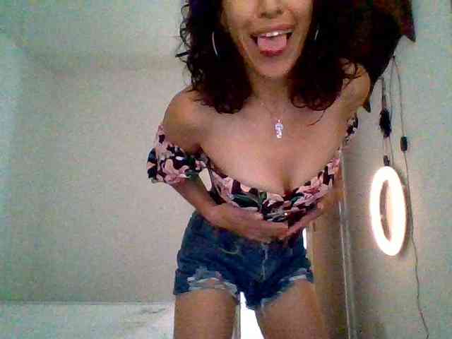 TaniaMarqueza webcam