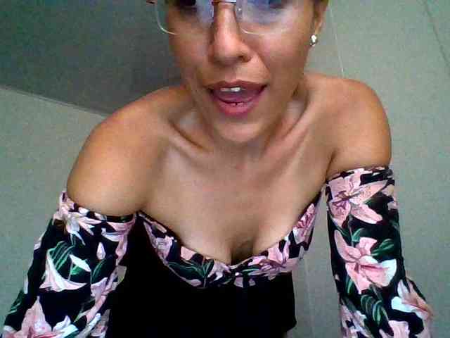 TaniaMarqueza webcam