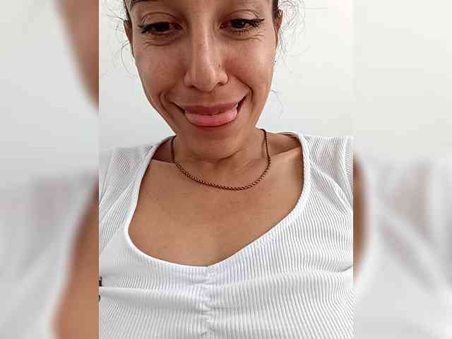 TaniaMarqueza webcam