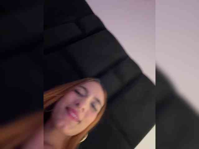 hot striptease Amaia-Foxx