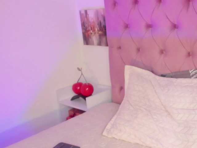 Eimy-saenzx's BongaCams show and profile