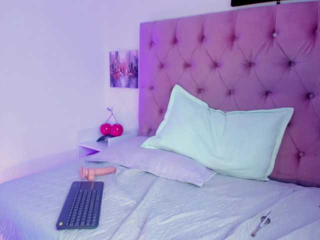 Eimy-saenzx's BongaCams show and profile