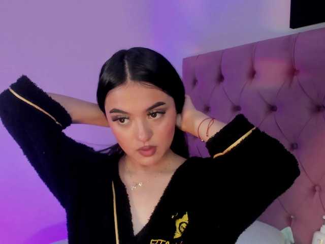 Eimy-saenzx's BongaCams show and profile