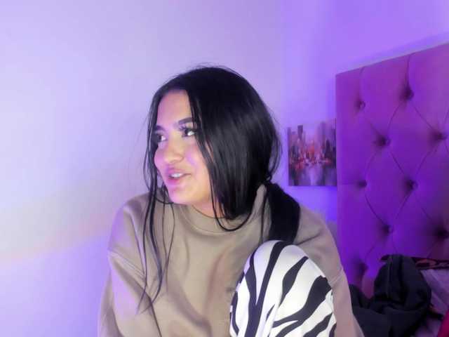 Eimy-saenzx's BongaCams show and profile