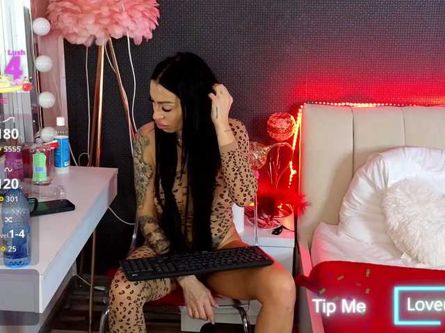 KenzieKush's BongaCams show and profile