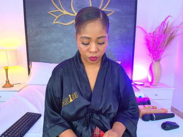 AlisonTravis's BongaCams show and profile