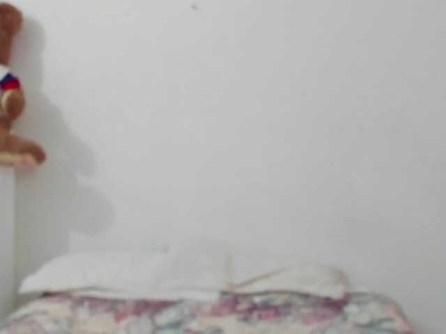 LaraCat1 live sex cam on Showamateur