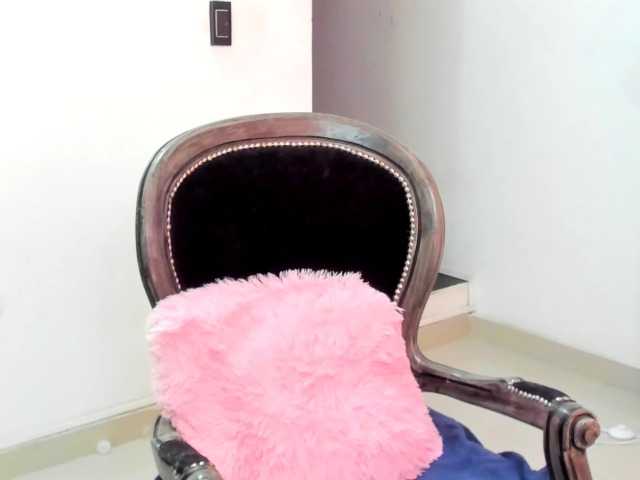 LaraCat1 streaming now