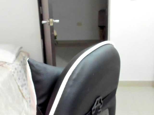 LaraCat1 live cam profile