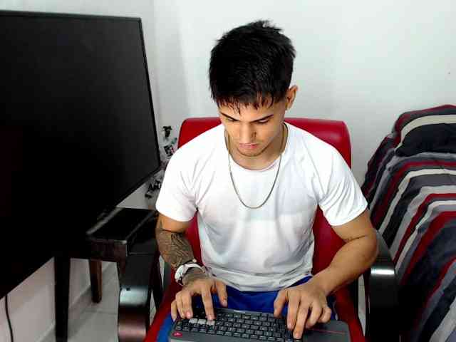 alex-mojica17 alex-mojica17