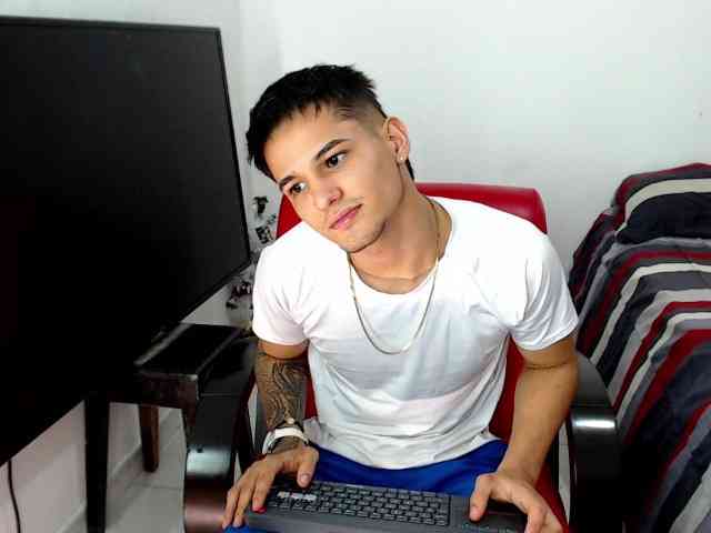 alex-mojica17 alex-mojica17