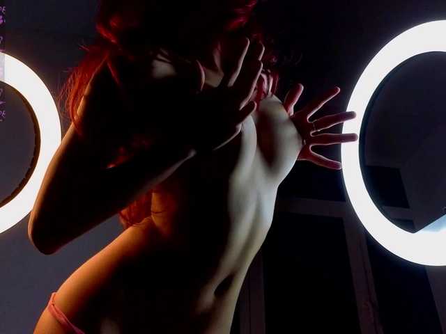 Linaage's BongaCams show and profile