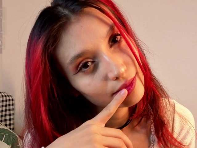 Linaage's BongaCams show and profile