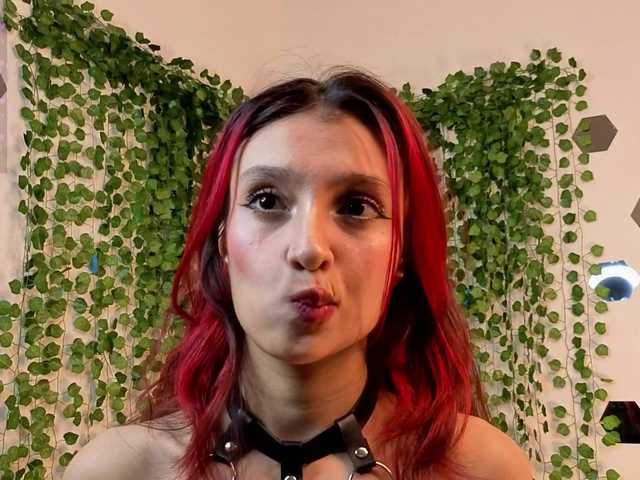 Linaage's BongaCams show and profile