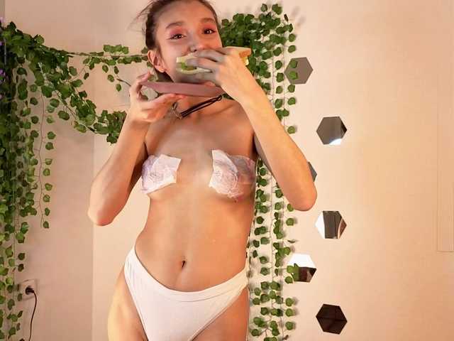 Linaage's BongaCams show and profile