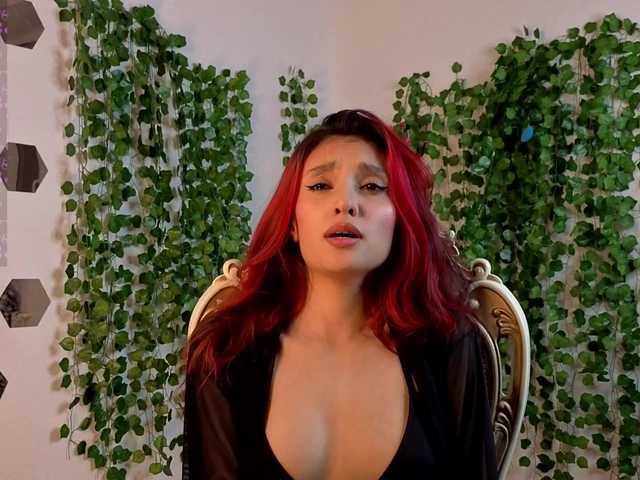 Linaage's BongaCams show and profile